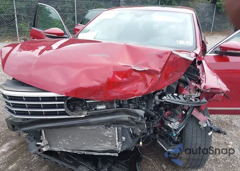 2017 Volkswagen Passat 1.8T Sel Premium z USA, uszkodzony, nr VIN 1VWCT7A35HC071630